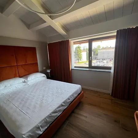 C House Rooms Lake Peschiera del Garda Exterior foto