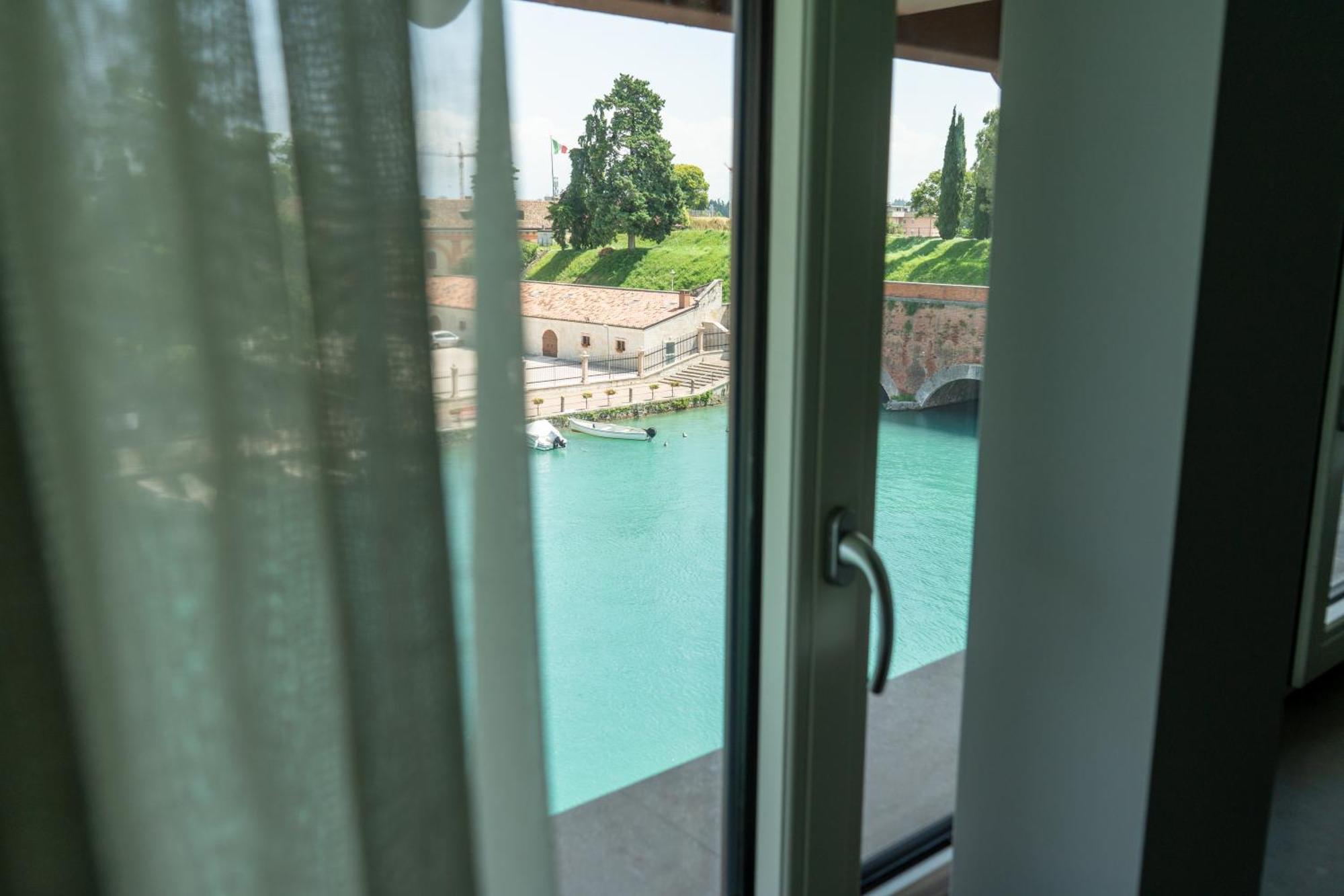 Bed & Breakfast C House Lake Peschiera del Garda